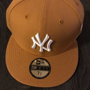 NY Yankees Tan Fitted
